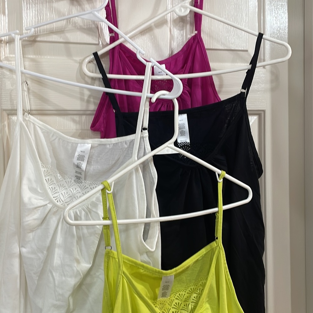NWOT 4 PC Bundle of 4 Women’s Camisole Tops - Picture 6 of 6
